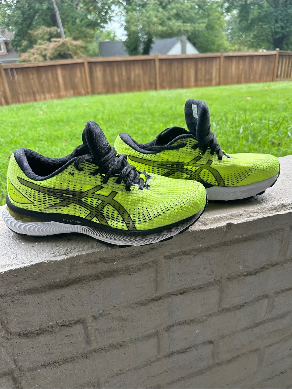 Asics Men’s Gel Saiun, Safety Yellow and Black Running Shoes